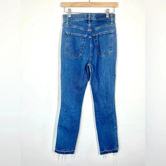 Abercrombie & Fitch The‎ 90’s Slim Straight Ultra High Rise Raw Hem Jean - Picture 5 of 7